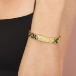 Κίτρινο επιχρυσωμένο άκαμπτο βραχιόλι με λουλουδάτο μοτίβο και ζιρκόνιο - Image 2