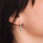 Ασημένια σκουλαρίκια κρίκοι με ζιρκόνια και μενταγιόν από ζιρκόνια - Image 2